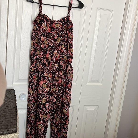 Cherokee floral Print Jumpsuit Sz M/L Black Multicolored - Picture 13 of 14